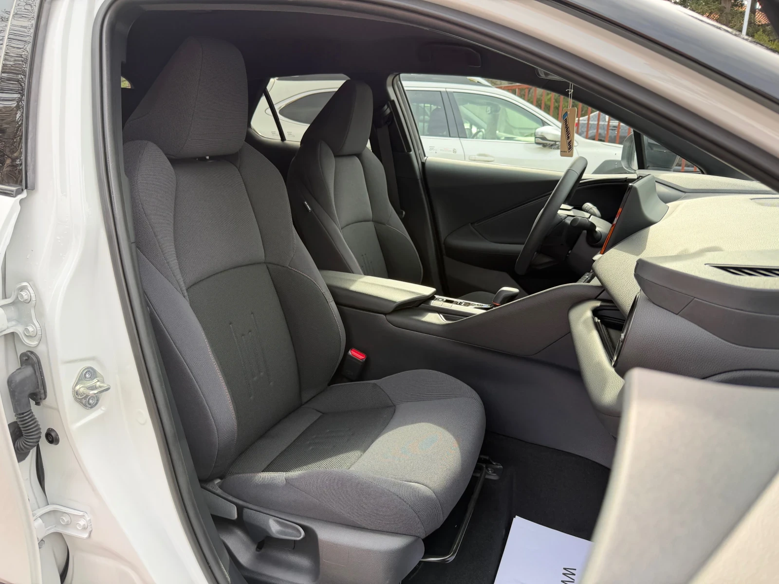 Toyota C-HR  1.8 (140 кс) Hybrid e-CVT /SUV, снимка 12 - Автомобили и джипове - 56234089