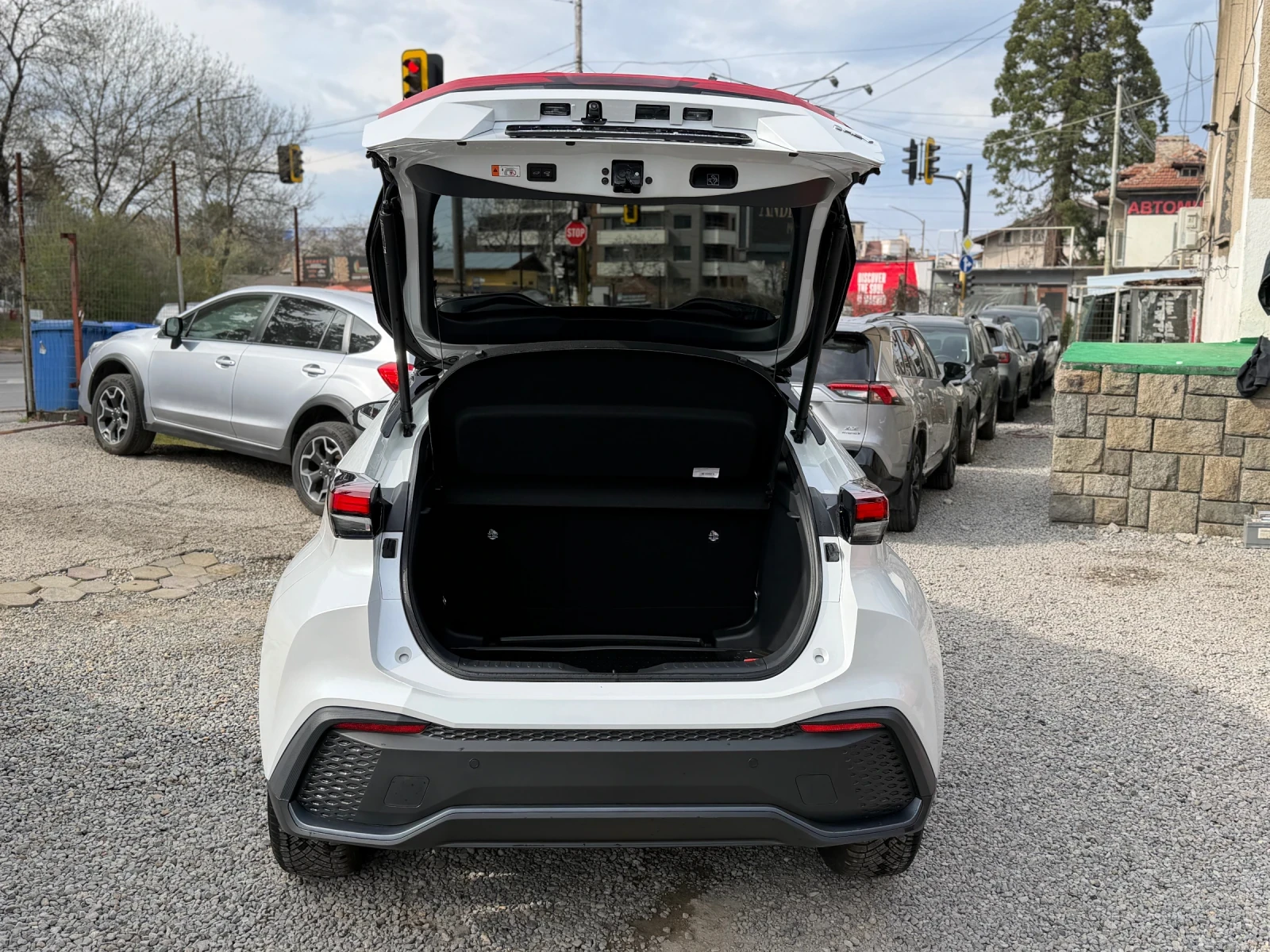 Toyota C-HR  1.8 (140 кс) Hybrid e-CVT /SUV, снимка 17 - Автомобили и джипове - 56234089