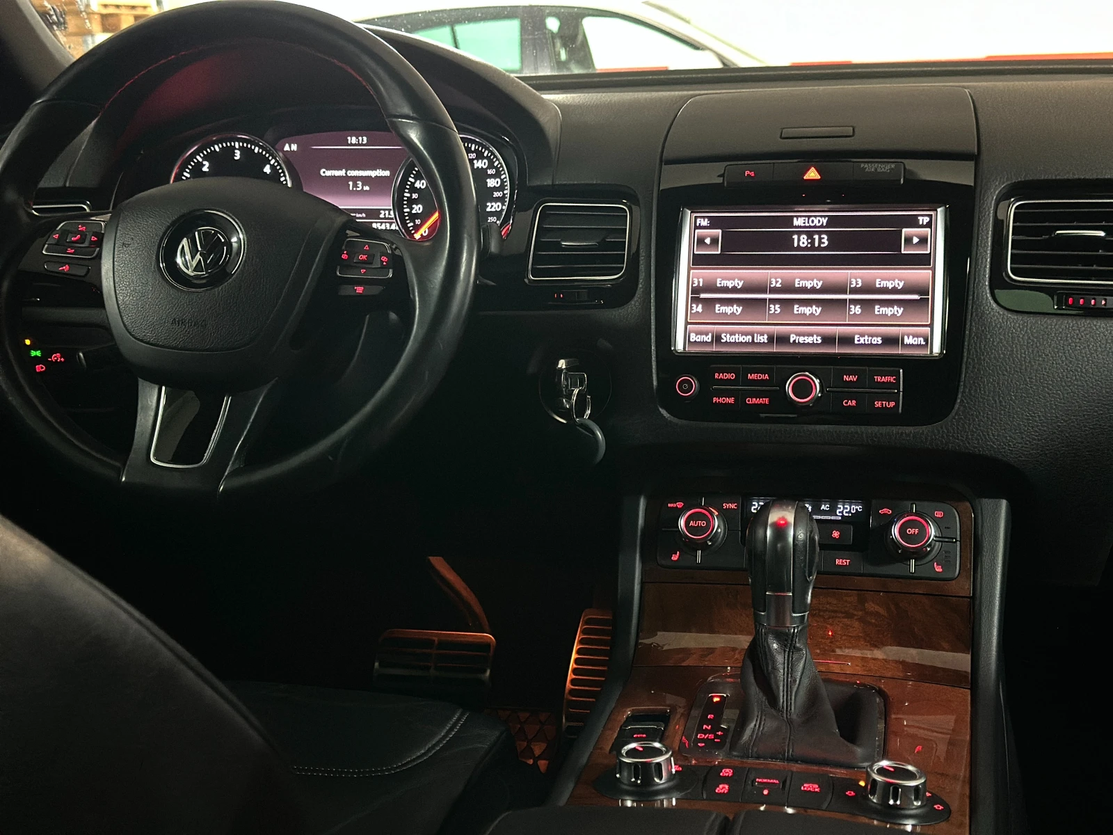 VW Touareg, снимка 5 - Автомобили и джипове - 56247196