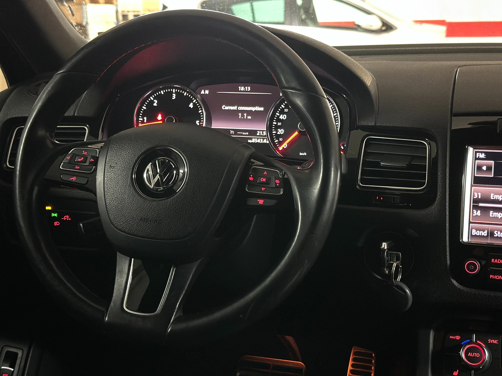 VW Touareg, снимка 6 - Автомобили и джипове - 56247196