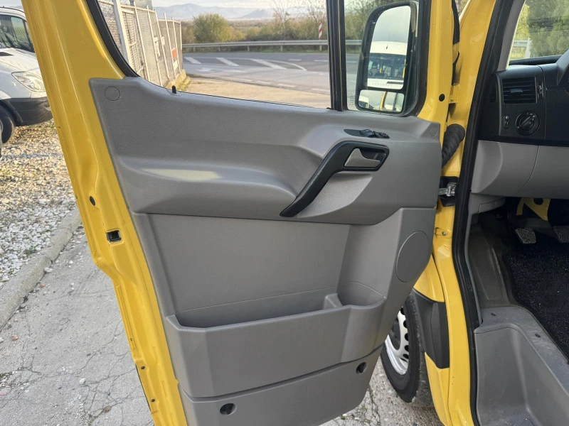 VW Crafter 2.5TDI 2бр.стр.вратиXXXL, снимка 10 - Бусове и автобуси - 52482702