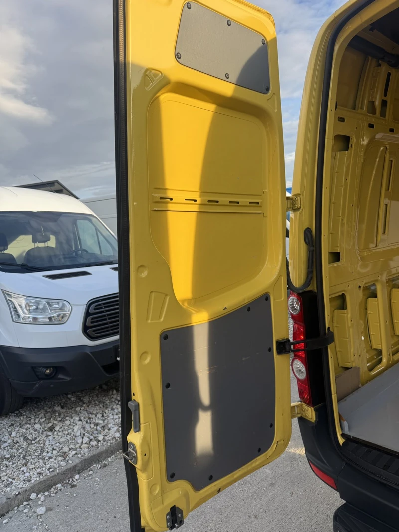 VW Crafter 2.5TDI 2бр.стр.вратиXXXL, снимка 14 - Бусове и автобуси - 52482702