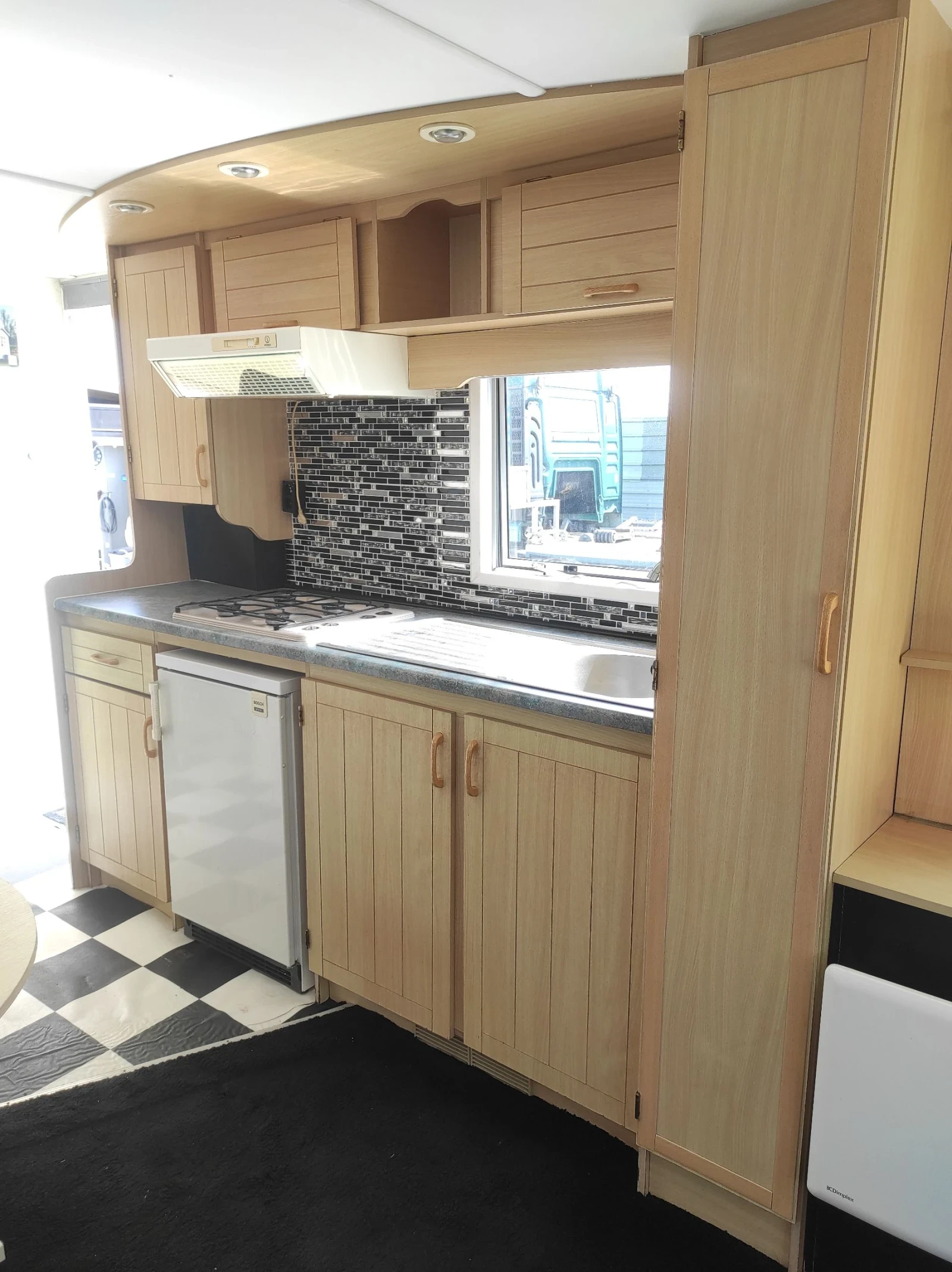 �������� ABI STACARAVAN 720/310 | Mobile.bg � ����������� 4