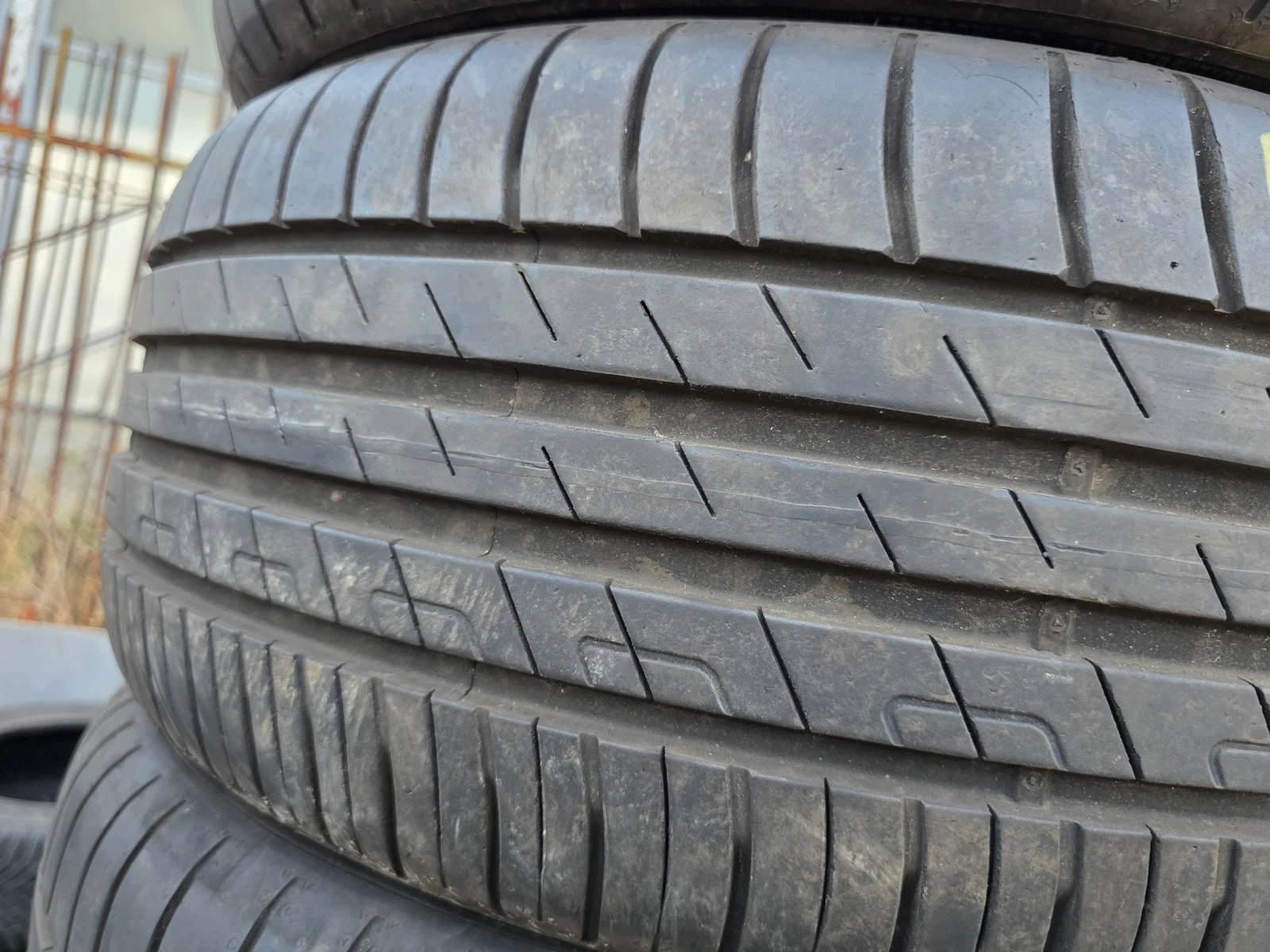 Гуми Летни 225/50R17, снимка 2 - Гуми и джанти - 56731037