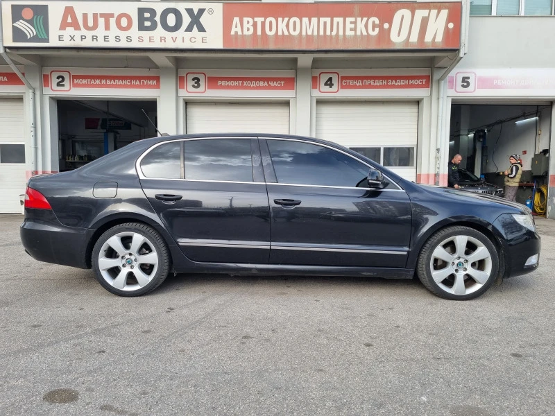 Skoda Superb 2.0TDI-AT-NAVI, снимка 6 - Автомобили и джипове - 39819347