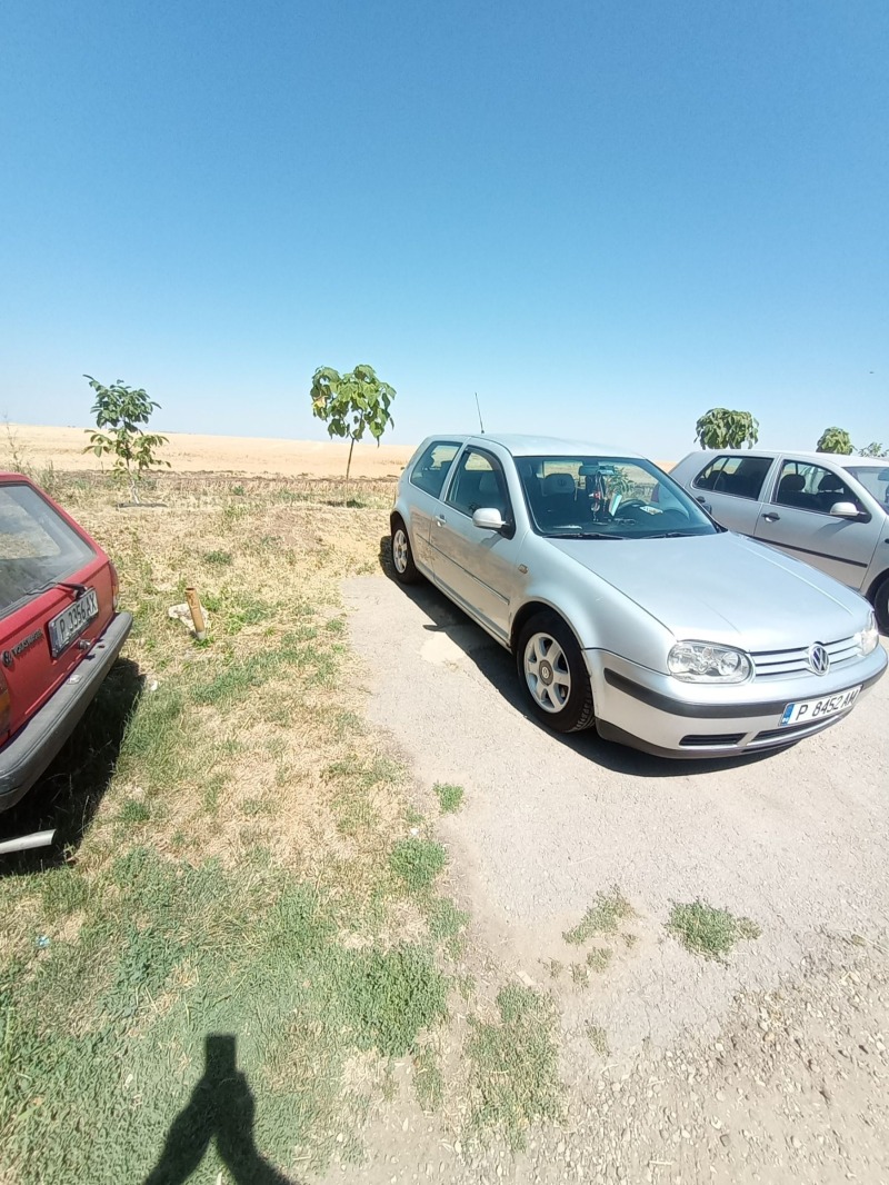 VW Golf, снимка 1 - Автомобили и джипове - 46413728