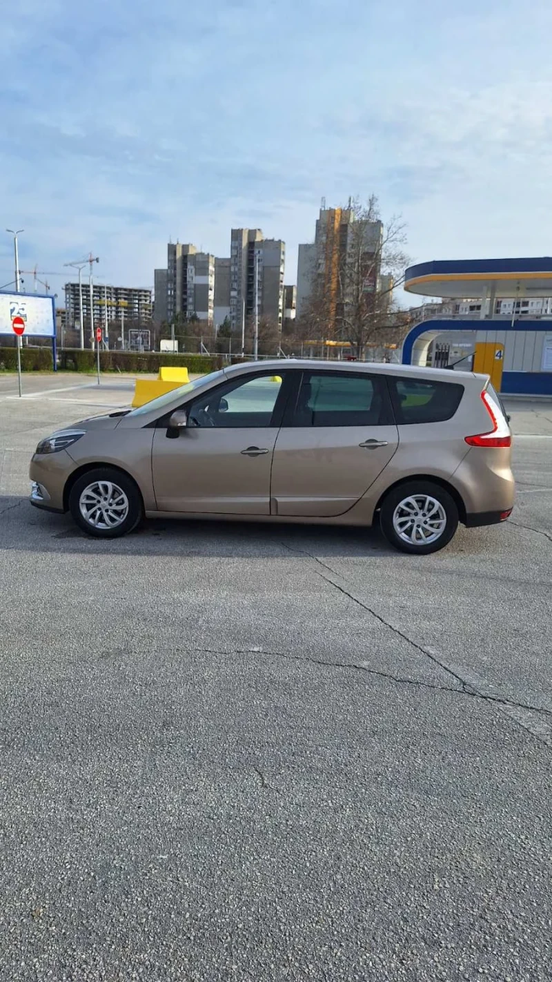 Renault Grand scenic, снимка 10 - Автомобили и джипове - 47667714