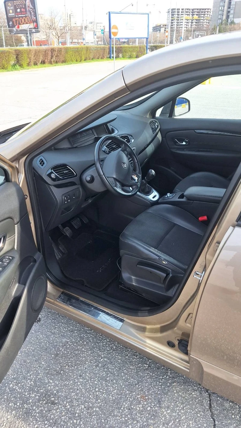 Renault Grand scenic, снимка 9 - Автомобили и джипове - 47667714