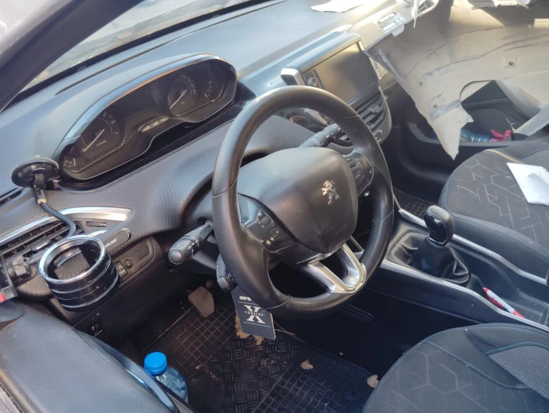 Peugeot 2008 1.2, снимка 2 - Автомобили и джипове - 48072276