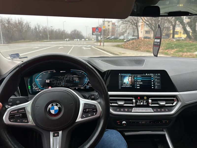 BMW 330 Plug-in Hybrid, снимка 2 - Автомобили и джипове - 48419889