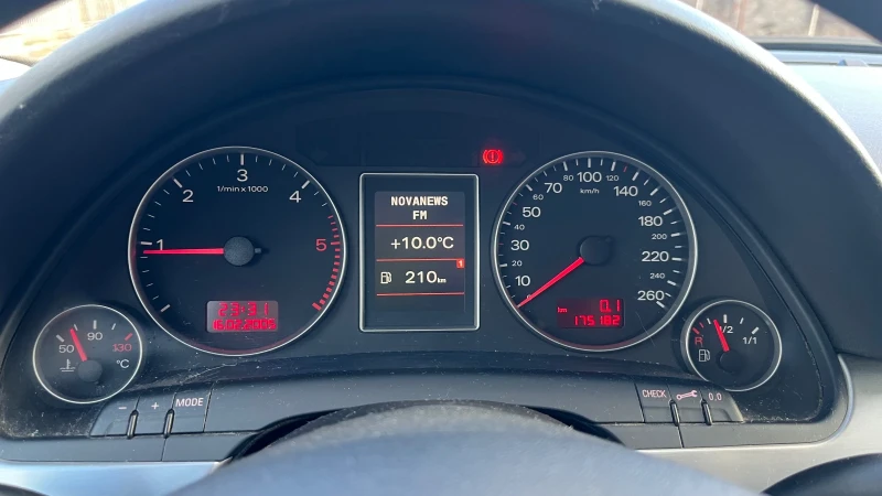 Audi A4 2.0tdi, снимка 11 - Автомобили и джипове - 48610878