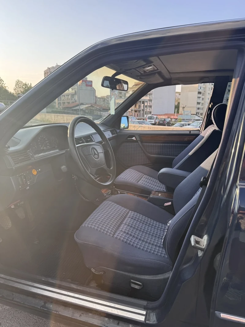 Mercedes-Benz E 220, снимка 10 - Автомобили и джипове - 52429085