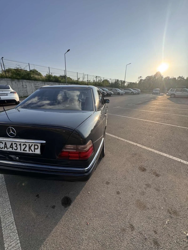 Mercedes-Benz E 220, снимка 4 - Автомобили и джипове - 52429085