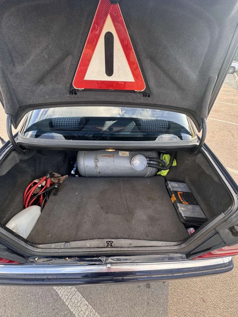 Mercedes-Benz E 220, снимка 3 - Автомобили и джипове - 52429085