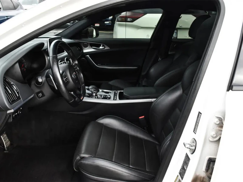 Kia Stinger * GT* Обдух* 360CAM* PANO* BLIND SPOTS* , снимка 10 - Автомобили и джипове - 53417878