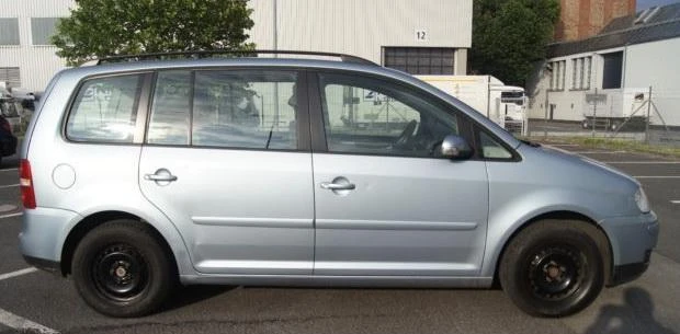 VW Touran 1.9 TDI, снимка 4 - Автомобили и джипове - 46032990