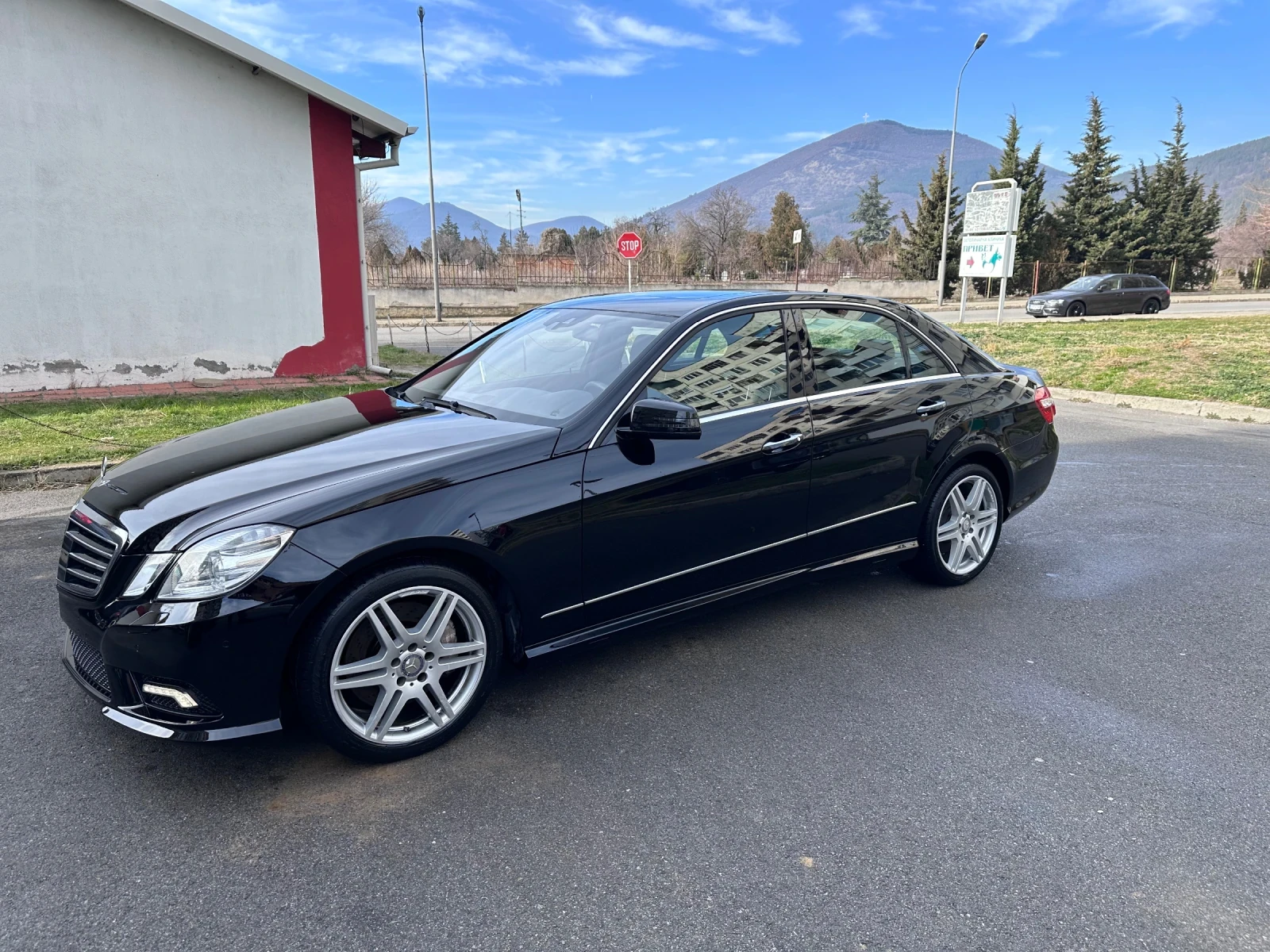 Mercedes-Benz E 500 ДИСТРОНИК, БЛИНД СПОТ, НОЩНО ВИЖДАНЕ - изображение 7