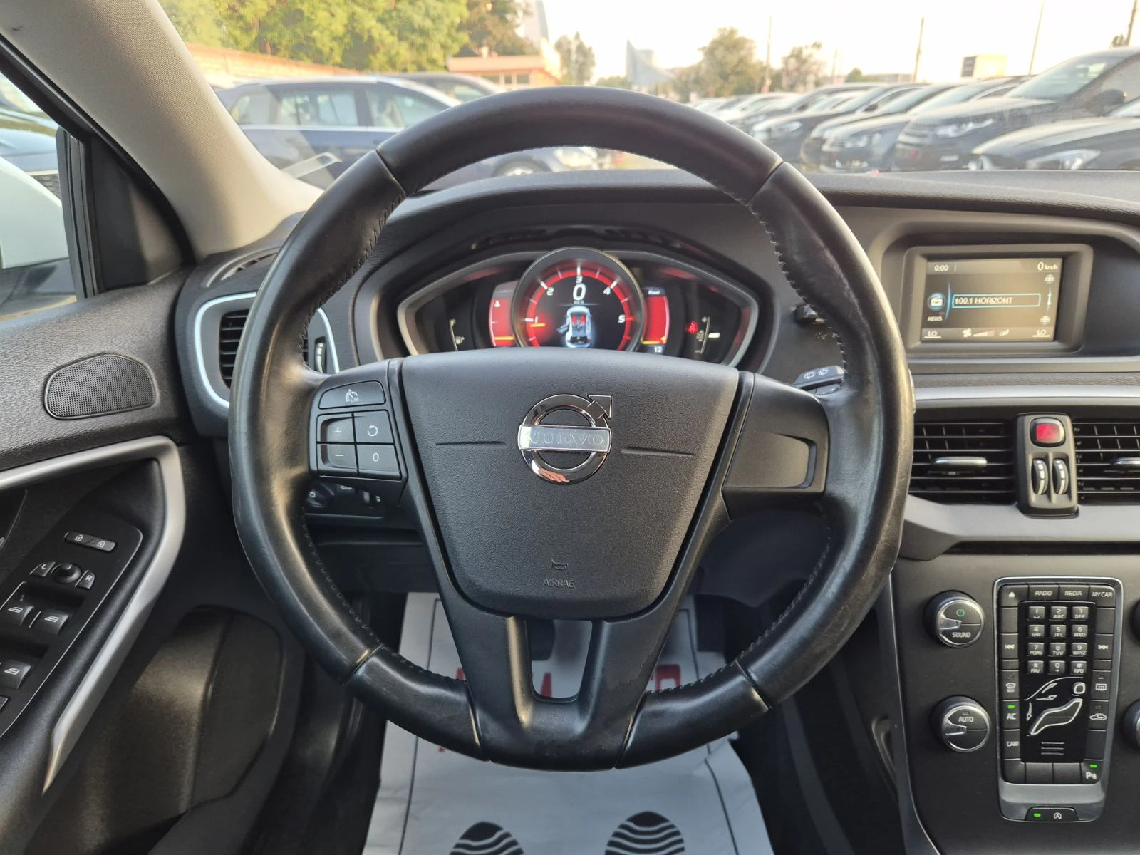 Volvo V40 1.6D-115кс - изображение 9