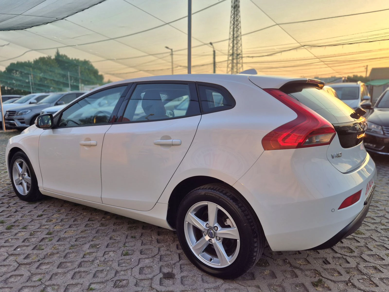 Volvo V40 1.6D-115кс - изображение 2