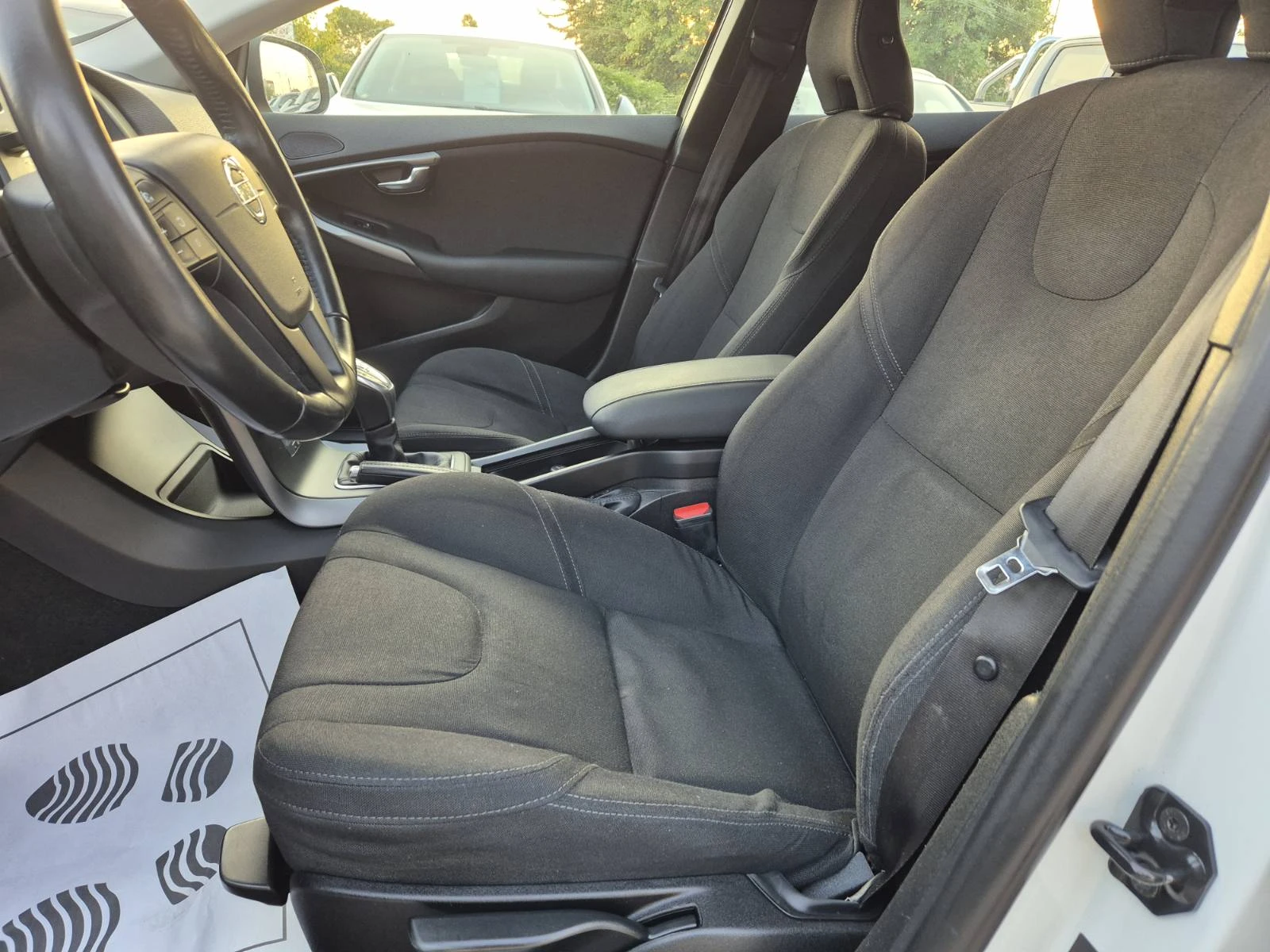 Volvo V40 1.6D-115кс - изображение 7