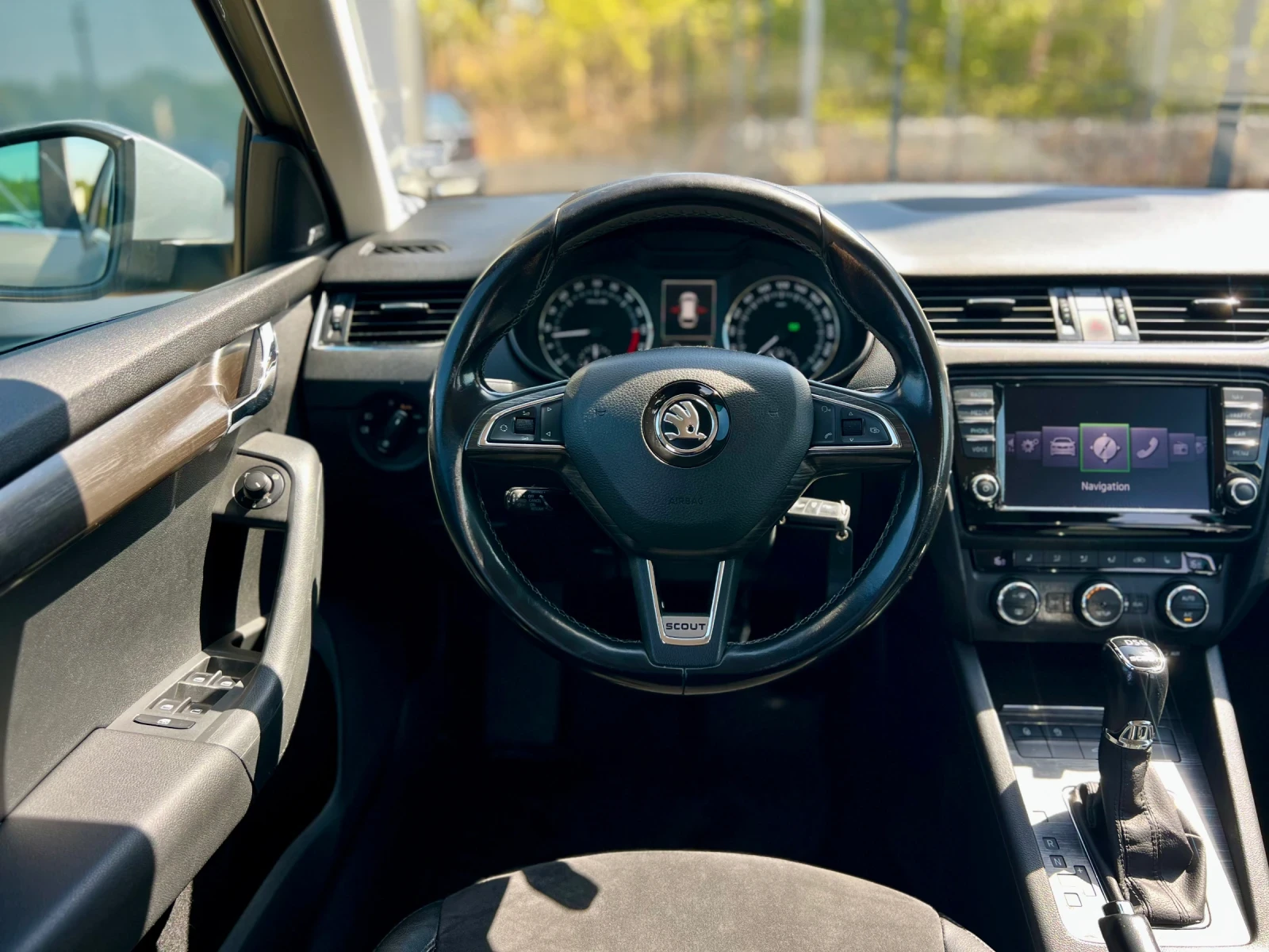 Skoda Octavia SCOUT / 4X4 / DISTRONIC / РЕАЛЕН ПРОБЕГ  - изображение 9