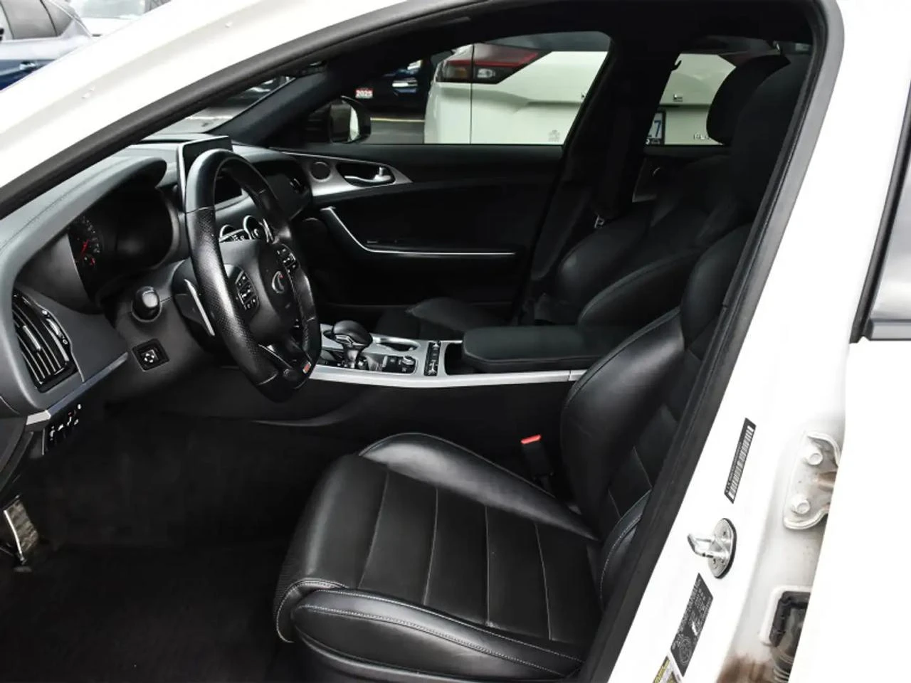 Kia Stinger * GT* Обдух* 360CAM* PANO* BLIND SPOTS*  - изображение 10