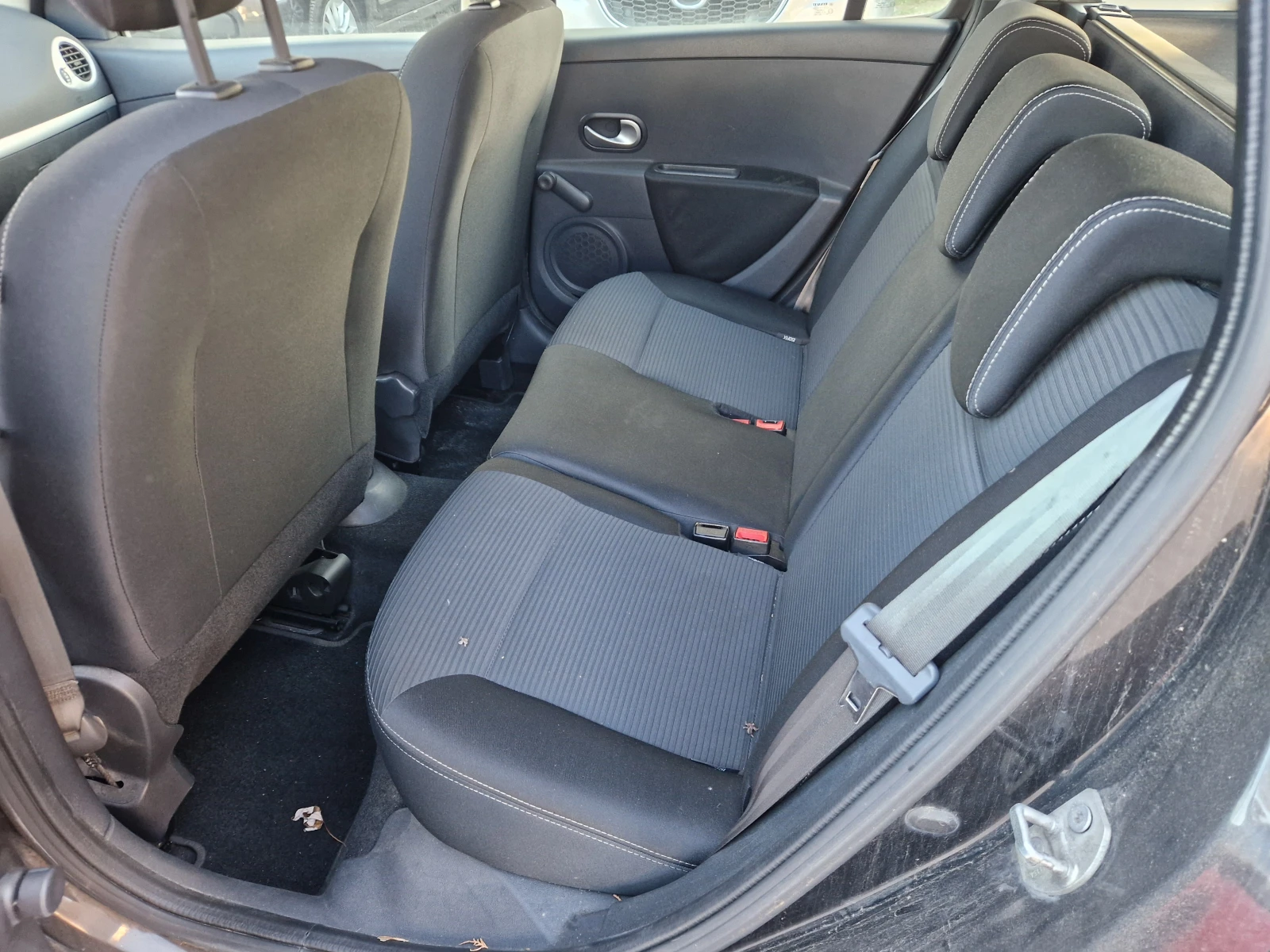 Renault Clio 1.5DCI/NAVI, снимка 12 - Автомобили и джипове - 53816134