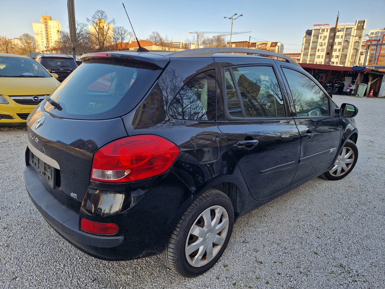 Renault Clio 1.5DCI/NAVI, снимка 4 - Автомобили и джипове - 53816134