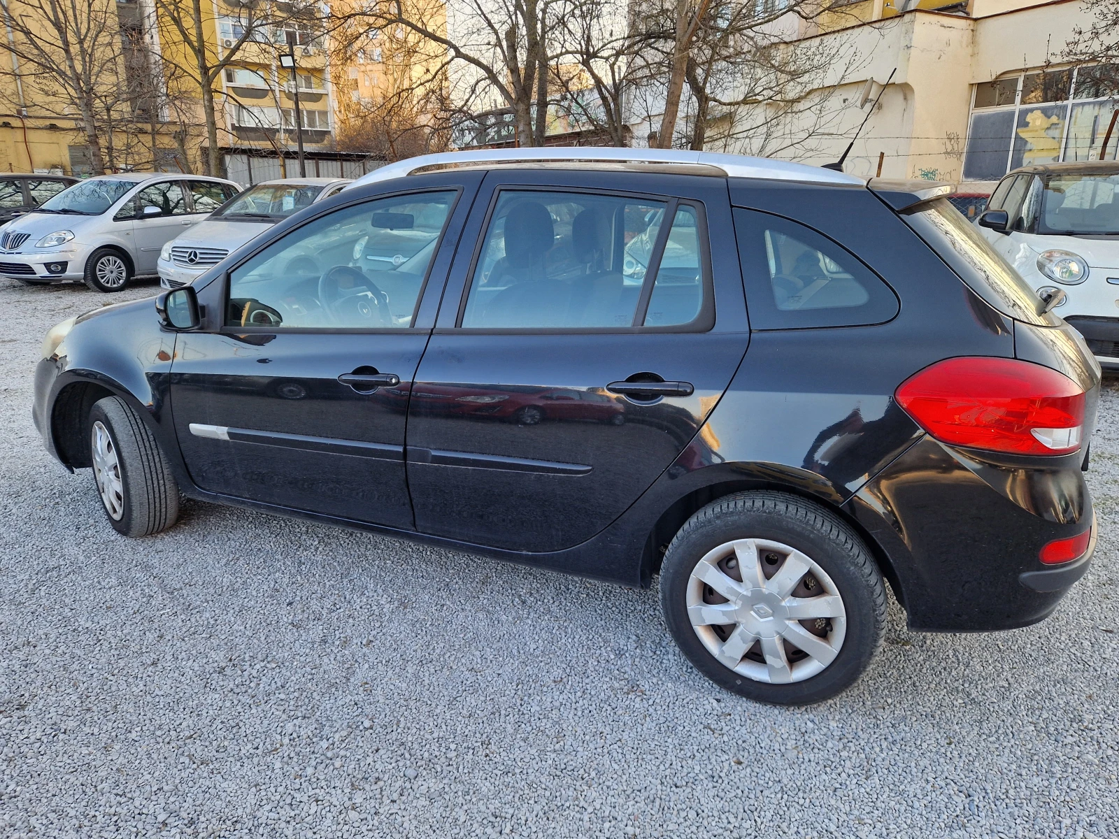 Renault Clio 1.5DCI/NAVI, снимка 8 - Автомобили и джипове - 53816134