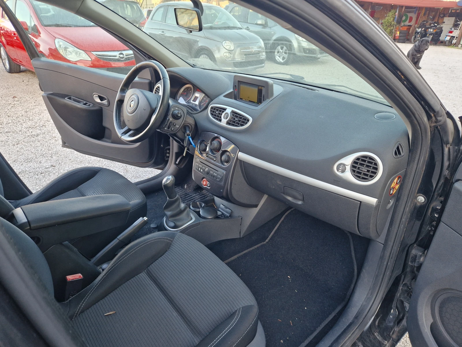 Renault Clio 1.5DCI/NAVI, снимка 10 - Автомобили и джипове - 53816134