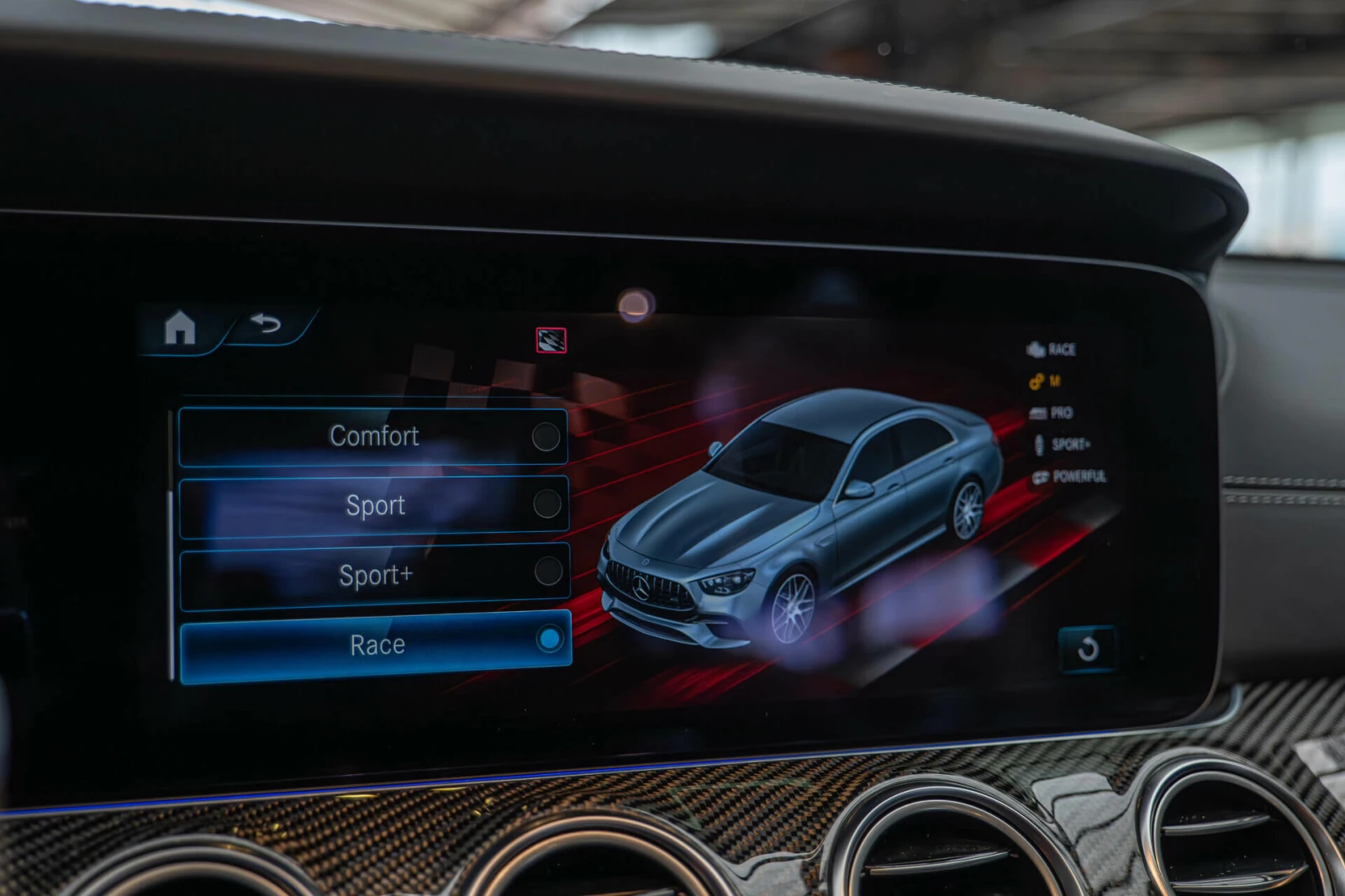 Mercedes-Benz E 63 AMG S/4M+ /Burmester/HuD/SpeedShift/360Камера/Карбон, снимка 13 - Автомобили и джипове - 53946950