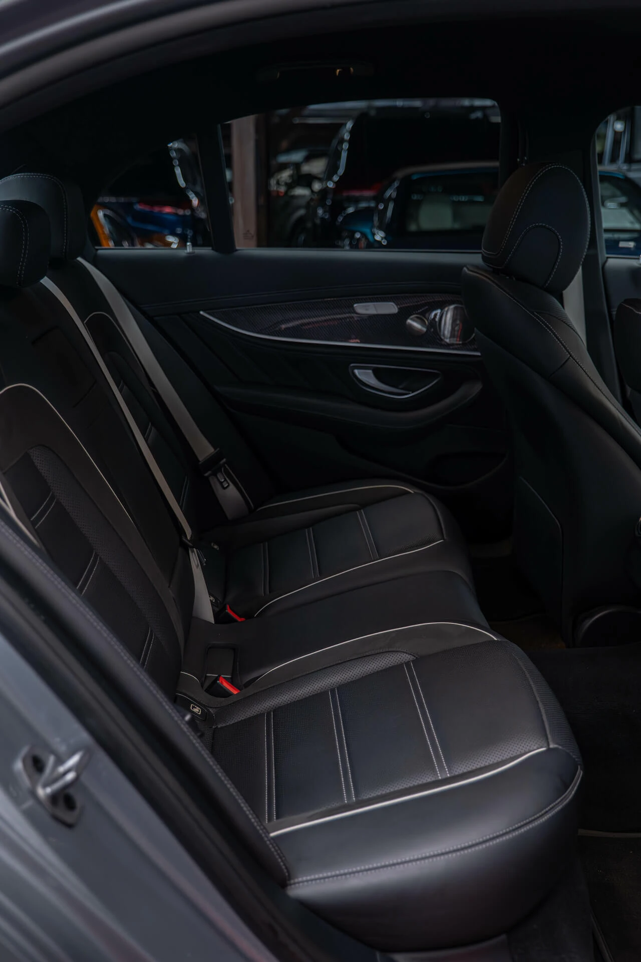 Mercedes-Benz E 63 AMG S/4M+ /Burmester/HuD/SpeedShift/360Камера/Карбон, снимка 7 - Автомобили и джипове - 53946950