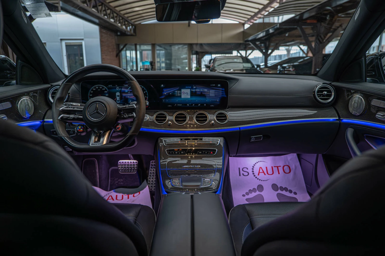 Mercedes-Benz E 63 AMG S/4M+ /Burmester/HuD/SpeedShift/360Камера/Карбон, снимка 17 - Автомобили и джипове - 53946950