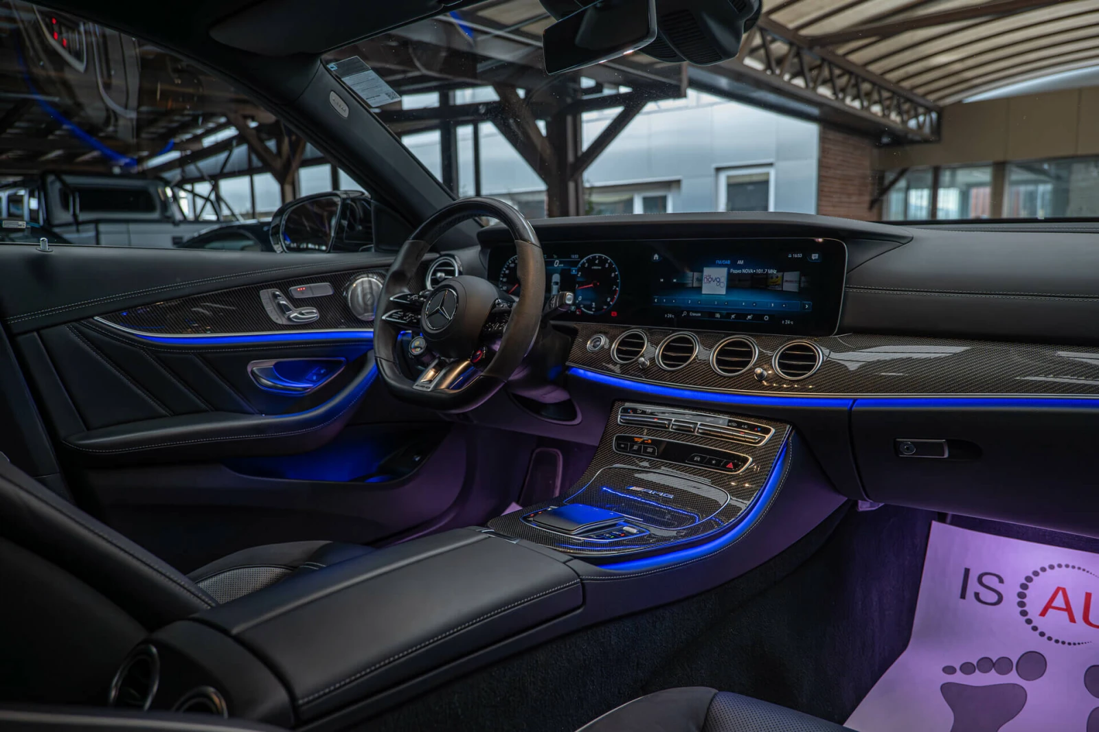 Mercedes-Benz E 63 AMG S/4M+ /Burmester/HuD/SpeedShift/360Камера/Карбон, снимка 14 - Автомобили и джипове - 53946950