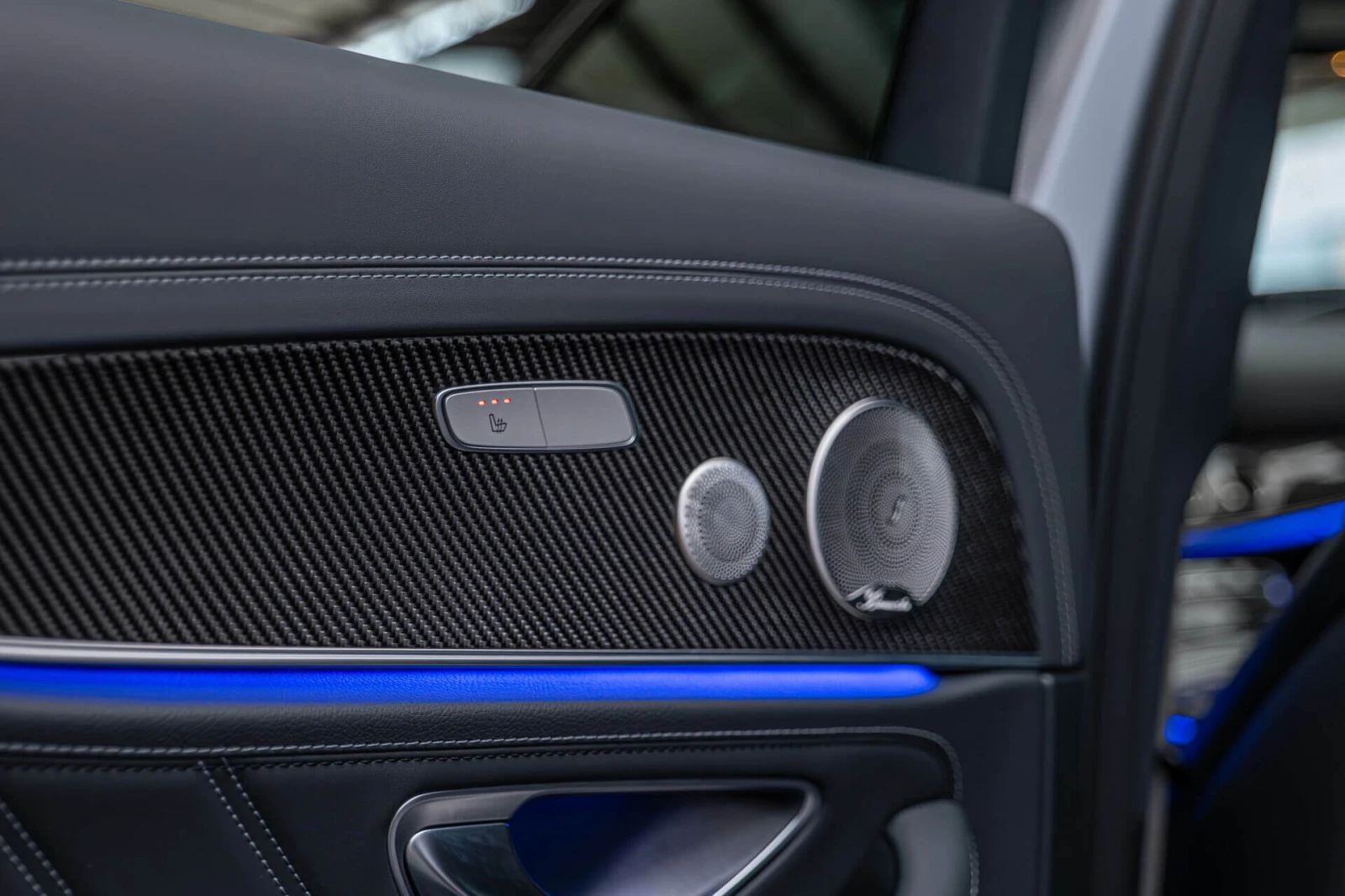 Mercedes-Benz E 63 AMG S/4M+ /Burmester/HuD/SpeedShift/360Камера/Карбон, снимка 15 - Автомобили и джипове - 53946950