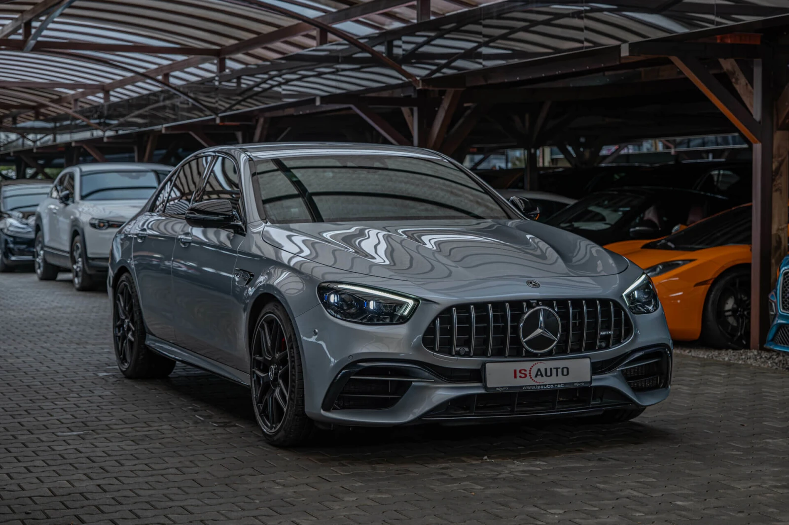 Mercedes-Benz E 63 AMG S/4M+ /Burmester/HuD/SpeedShift/360Камера/Карбон, снимка 3 - Автомобили и джипове - 53946950