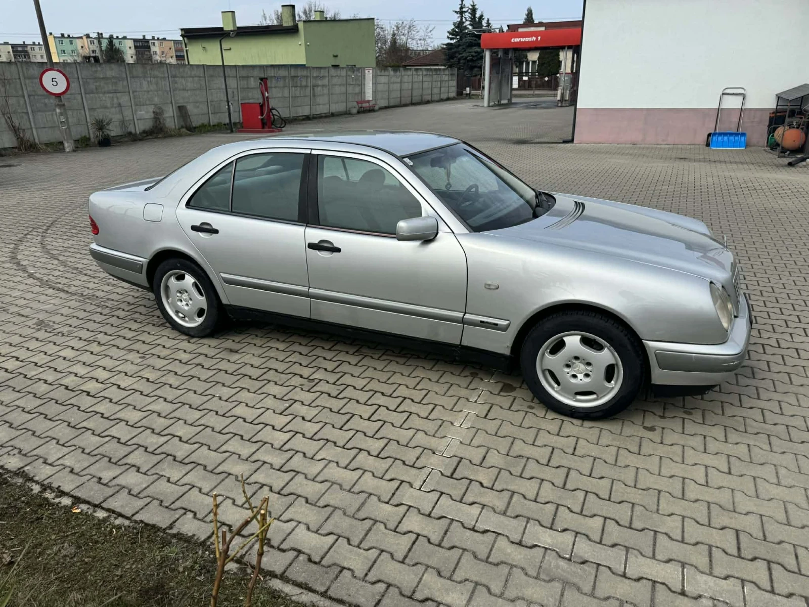 Mercedes-Benz E 220 E220, снимка 2 - Автомобили и джипове - 54155908