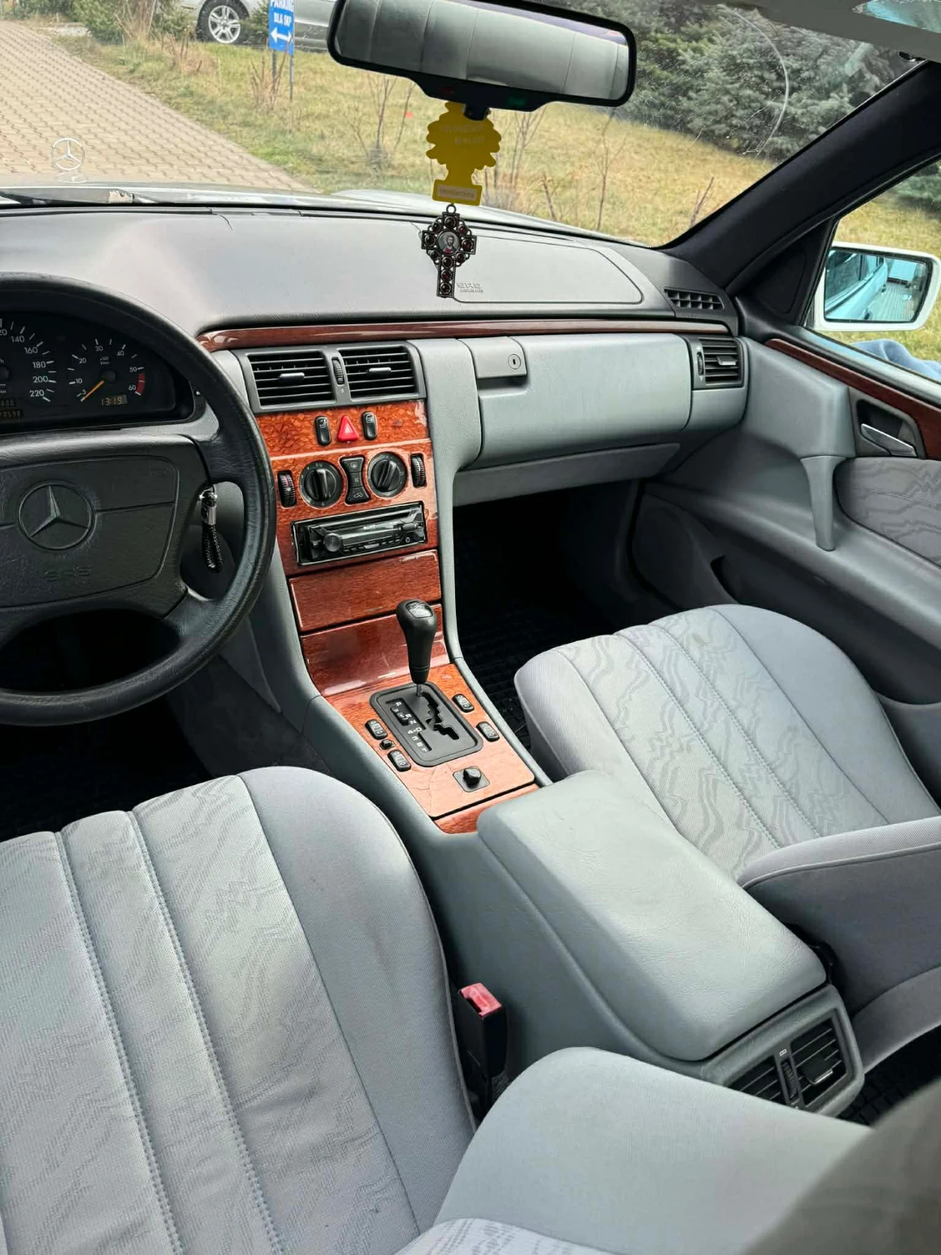 Mercedes-Benz E 220 E220, снимка 7 - Автомобили и джипове - 54155908