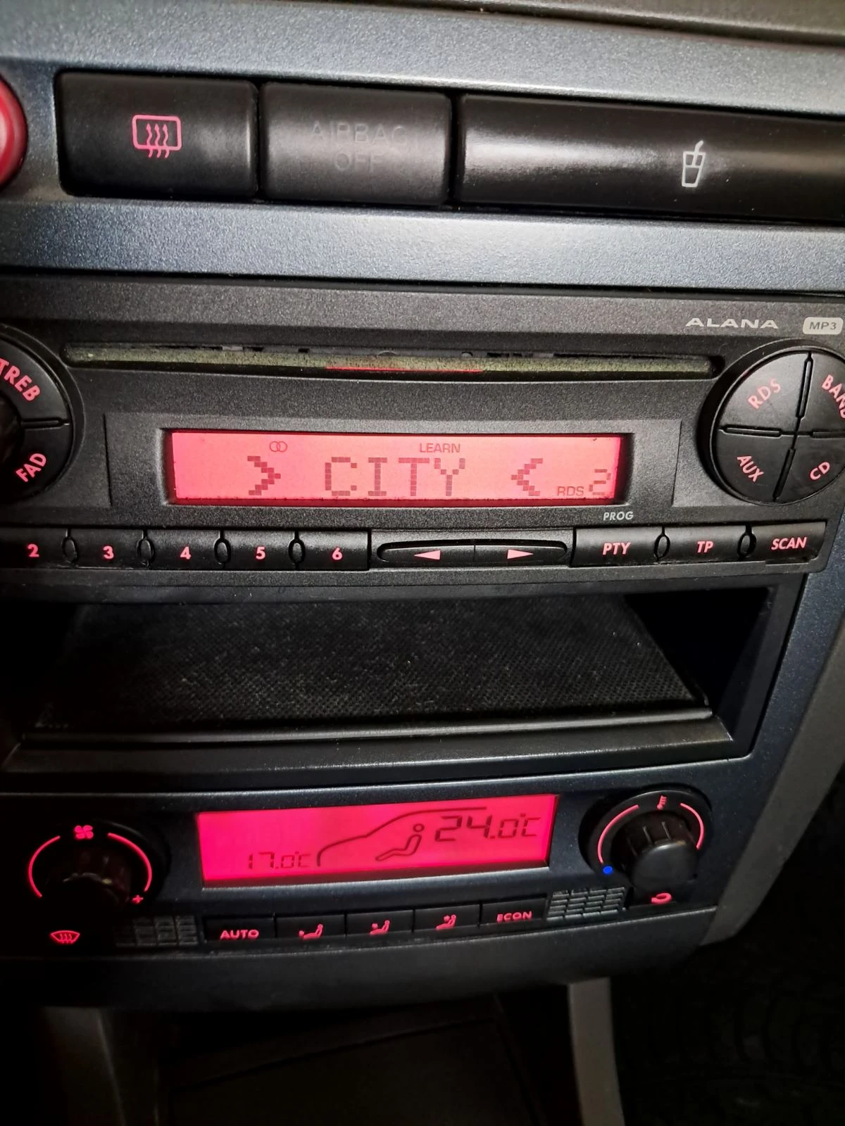 Seat Ibiza Sedan, снимка 9 - Автомобили и джипове - 54318518