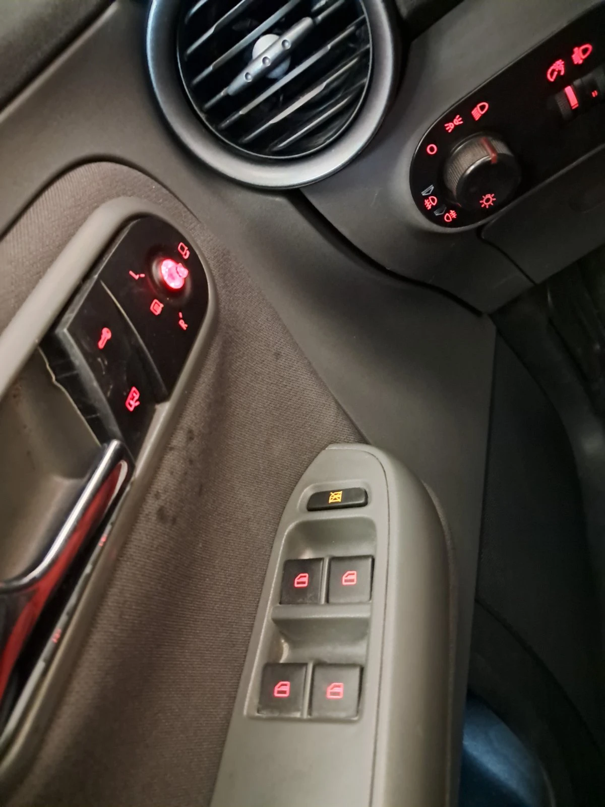 Seat Ibiza Sedan, снимка 11 - Автомобили и джипове - 54318518