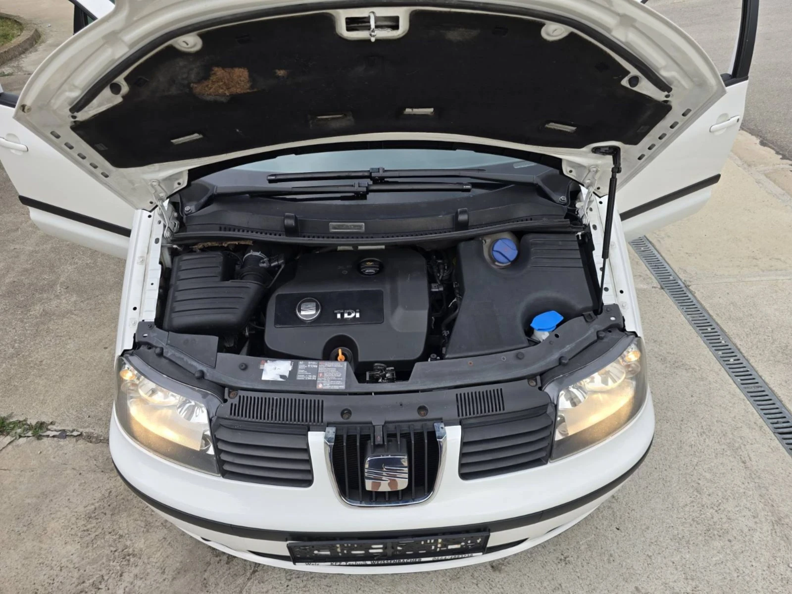 Seat Alhambra 1.9TDI 7МЕСТА , снимка 14 - Автомобили и джипове - 54925361
