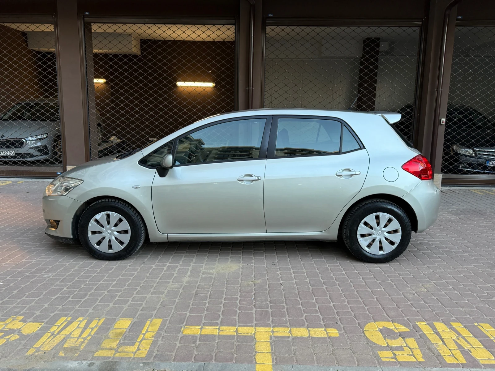 Toyota Auris 1.4 D-4D, снимка 4 - Автомобили и джипове - 54985462
