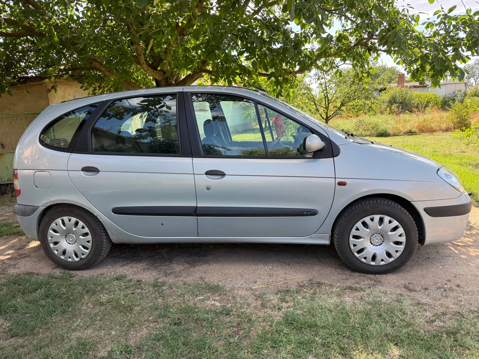 Renault Scenic 1.9 dti, снимка 2 - Автомобили и джипове - 55268043