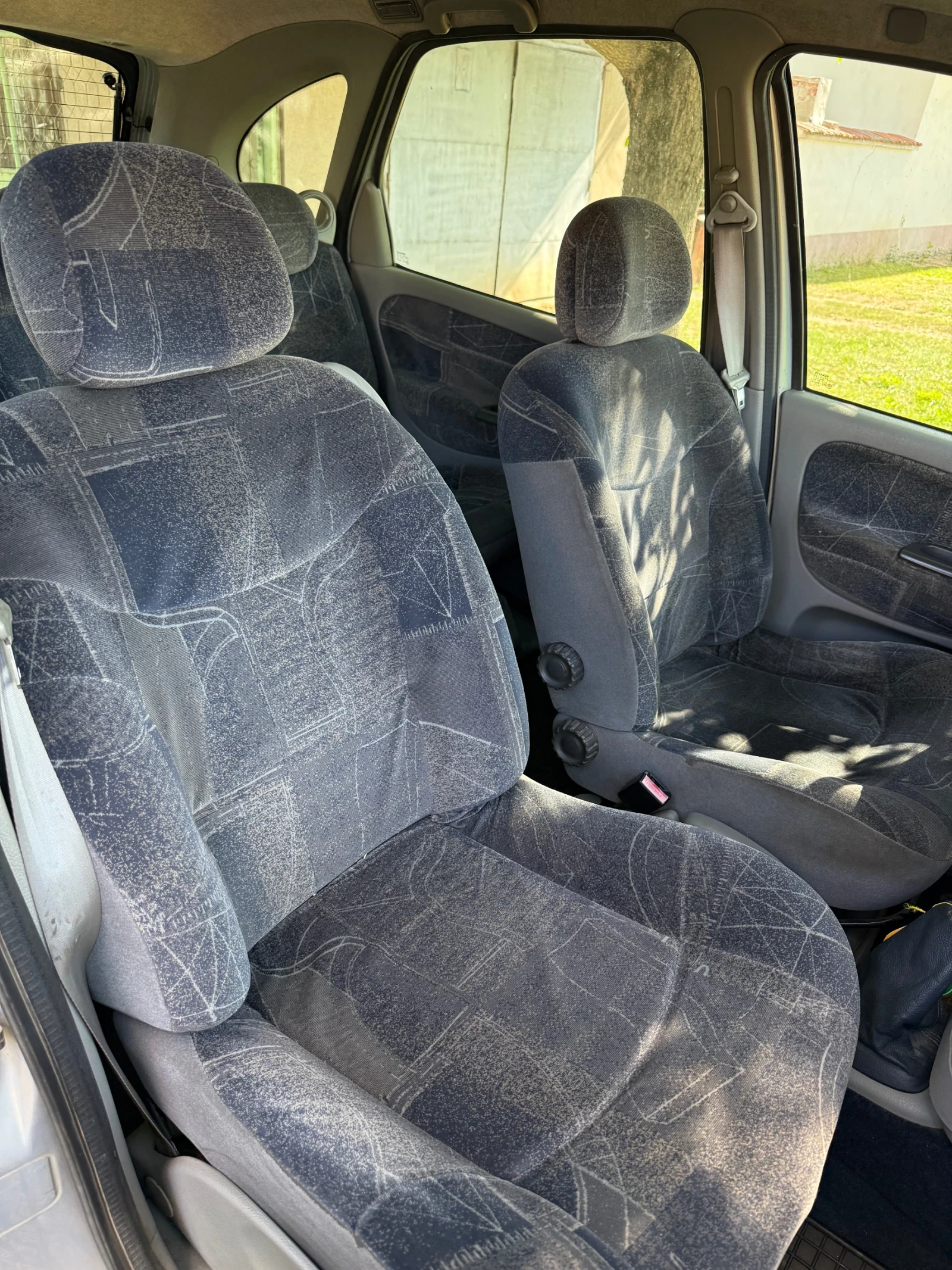 Renault Scenic 1.9 dti, снимка 7 - Автомобили и джипове - 55268043