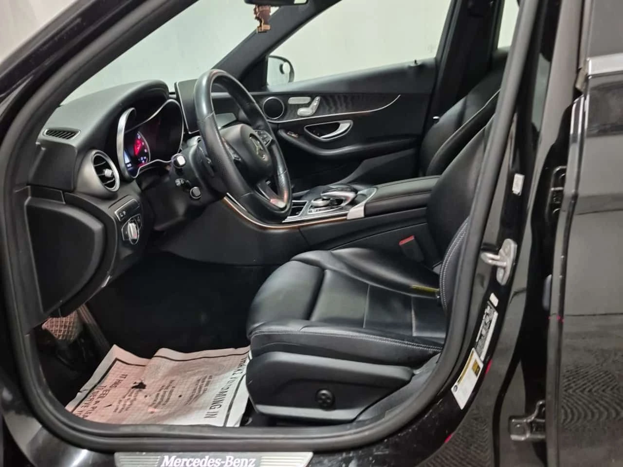 Mercedes-Benz C 300  360 / DISTRONIC / АВТОКРЕДИТ , снимка 10 - Автомобили и джипове - 55435138