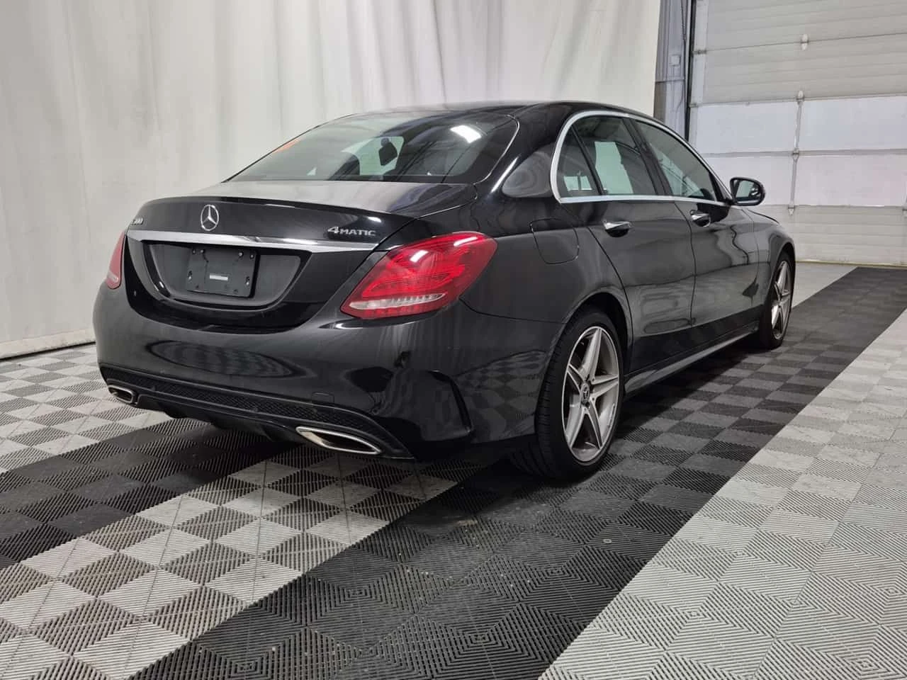 Mercedes-Benz C 300  360 / DISTRONIC / АВТОКРЕДИТ , снимка 4 - Автомобили и джипове - 55435138