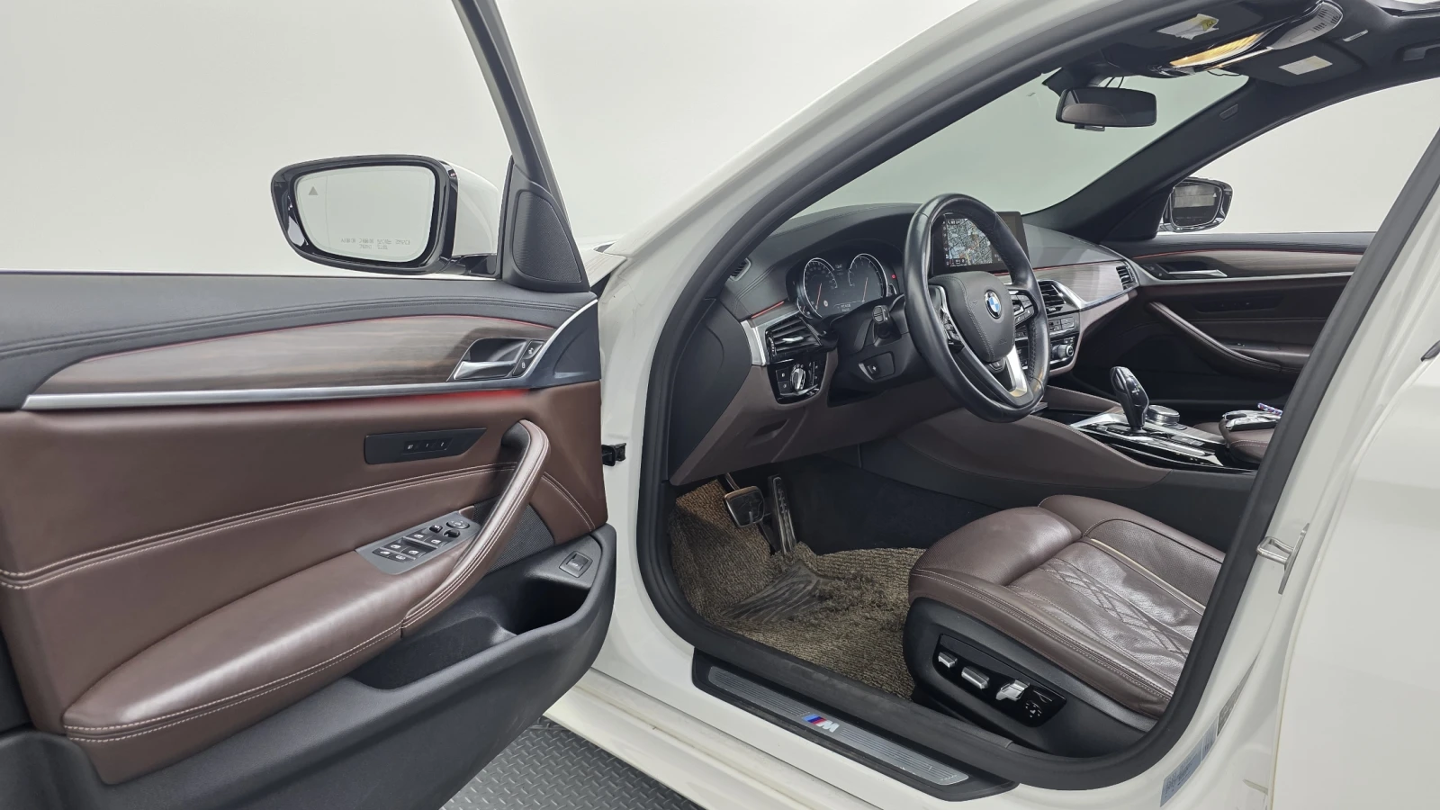 BMW 530 360* ЕЛ. БАГАЖНИК* HUD* BLIND SPOT* КРАЙНА ЦЕНА, снимка 10 - Автомобили и джипове - 55435480