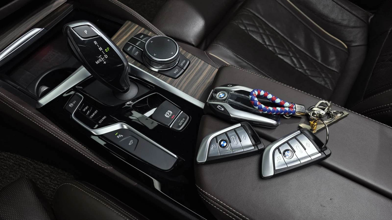 BMW 530 360* ЕЛ. БАГАЖНИК* HUD* BLIND SPOT* КРАЙНА ЦЕНА, снимка 9 - Автомобили и джипове - 55435480