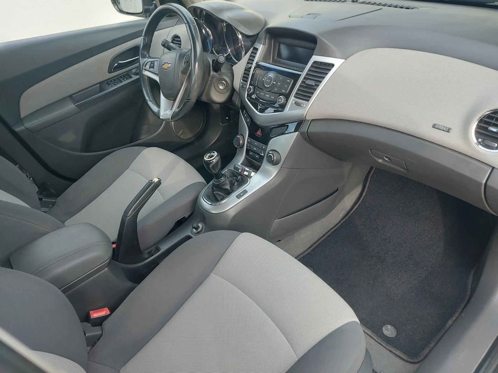 Chevrolet Cruze, снимка 14 - Автомобили и джипове - 56293711