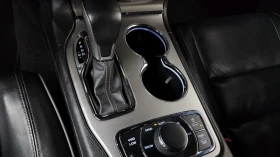 Jeep Grand cherokee 3.6 OVERLAND/ ОБДУХВАНЕ / DISTRONIC / PANO, снимка 9